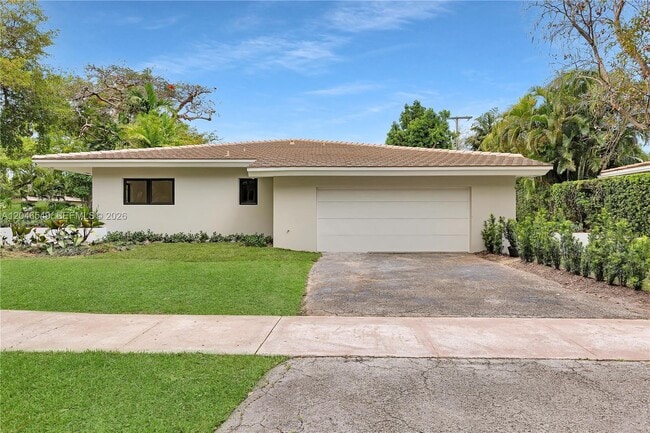 Building Photo - 950 Bayamo Ave