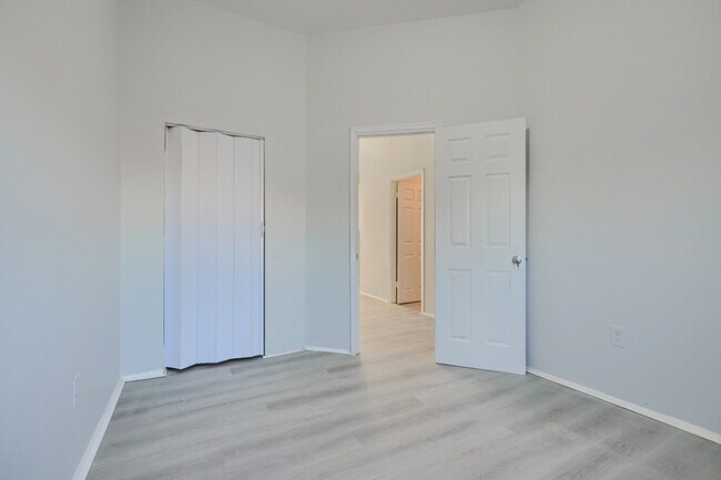 Building Photo - 800 N Fulton Ave