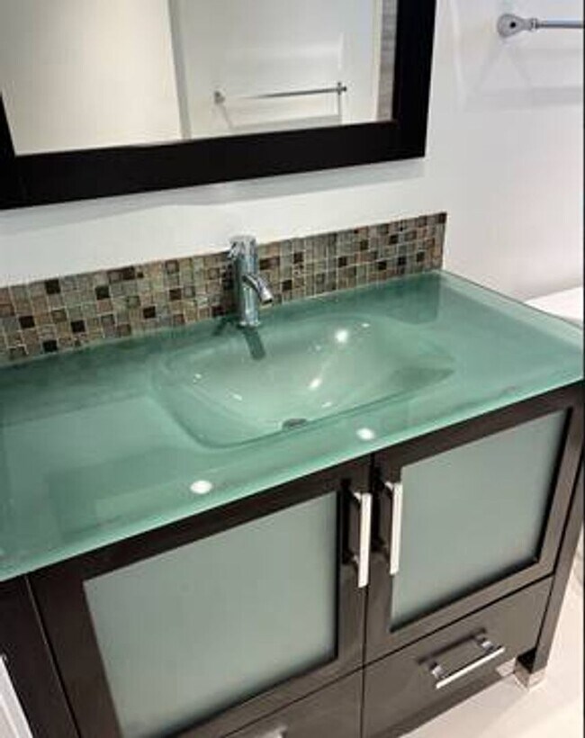 Building Photo - Location, Location, Location! 1 Bedroom/1 Bathroom in Miami Beach!