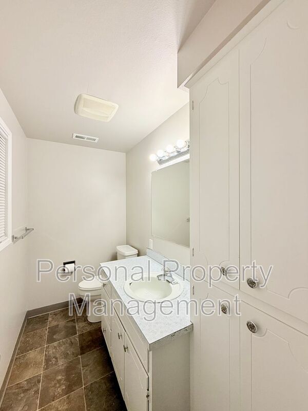 Building Photo - 4603 NE 122nd Ave