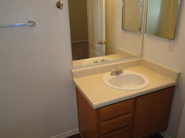 Building Photo - 211 E Valley View Dr