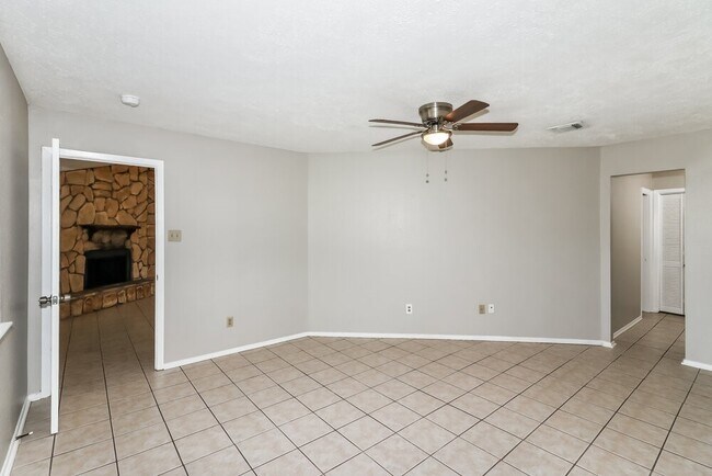 Building Photo - 10111 King Ranch Ln
