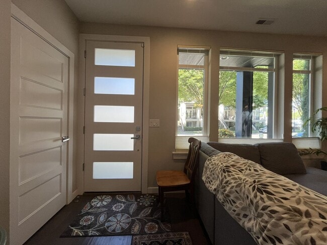 Building Photo - Spacious 2,511 Sq Ft Wilsonville Townhome with Vaulted Loft, Modern Kitchen & Attached Two-Car Ga...