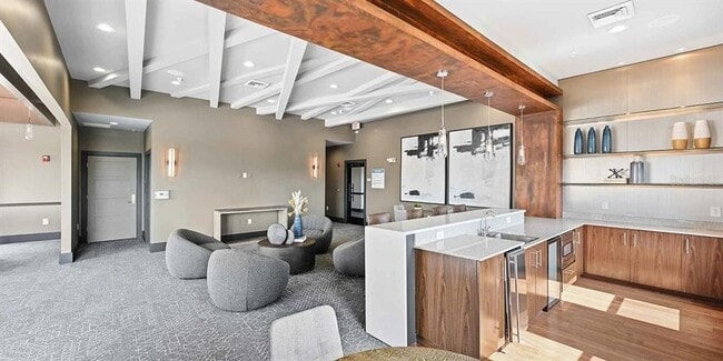 Building Photo - 776 N Orange Ave