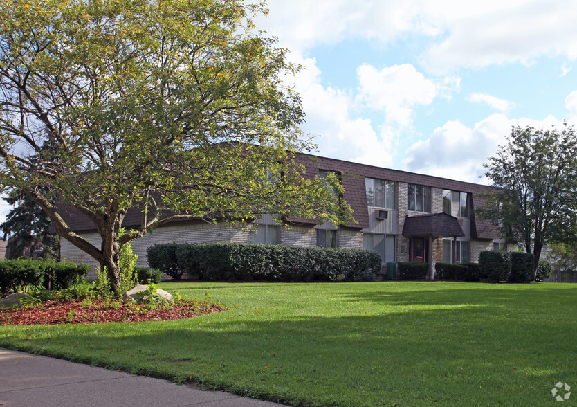 Building Photo - Plymouth Manor Apartments