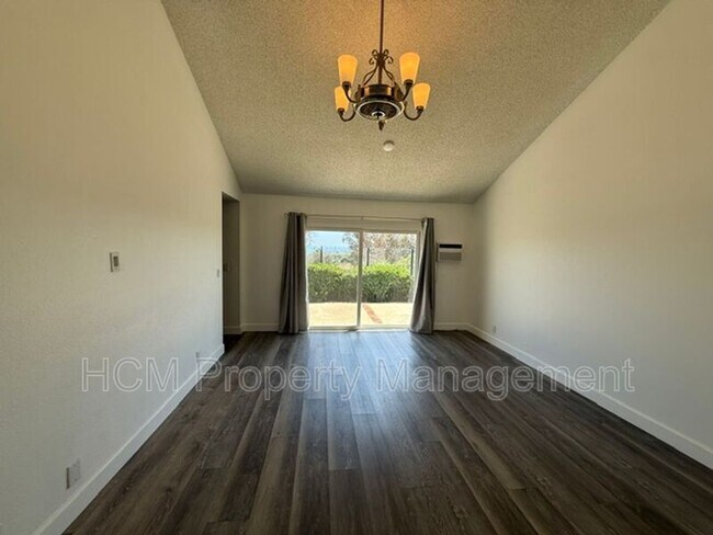 Building Photo - 3009 Calle Juarez