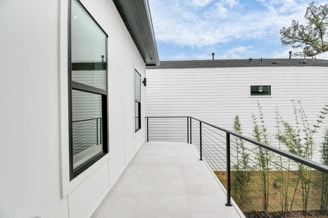 Building Photo - 5414 John Dreaper Dr