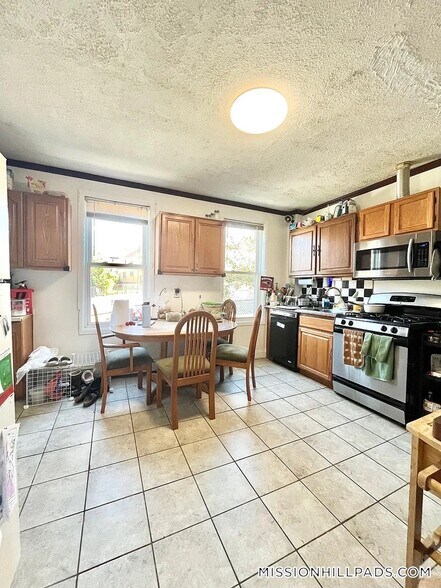 Building Photo - 205 Hillside St