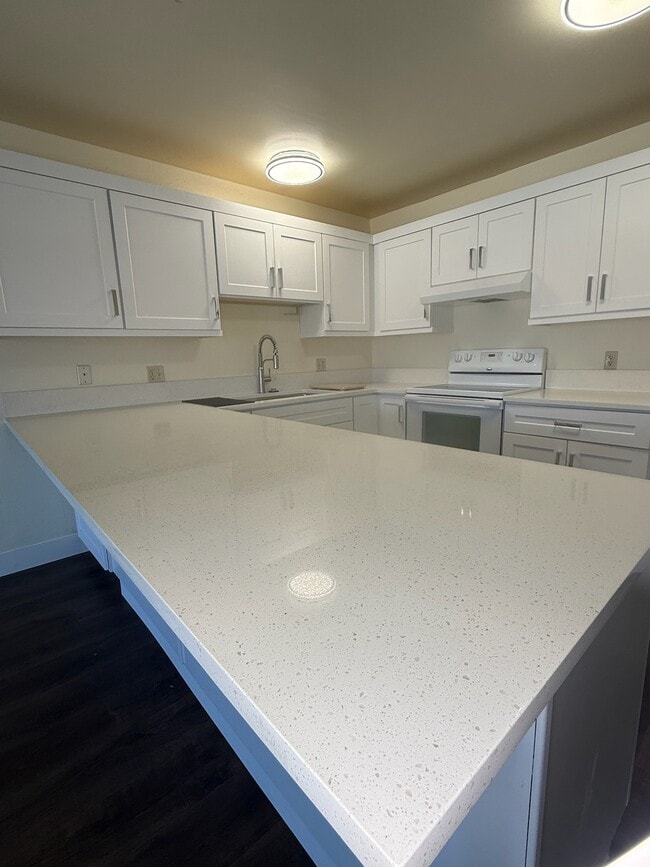 Building Photo - 156 W 500 S