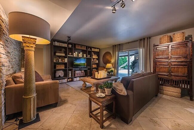 Building Photo - Palm Springs Cali House