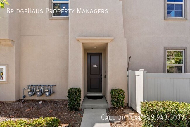 Building Photo - 1212 Via Lucero