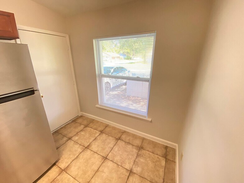 Building Photo - 135 Sand Pine Cir