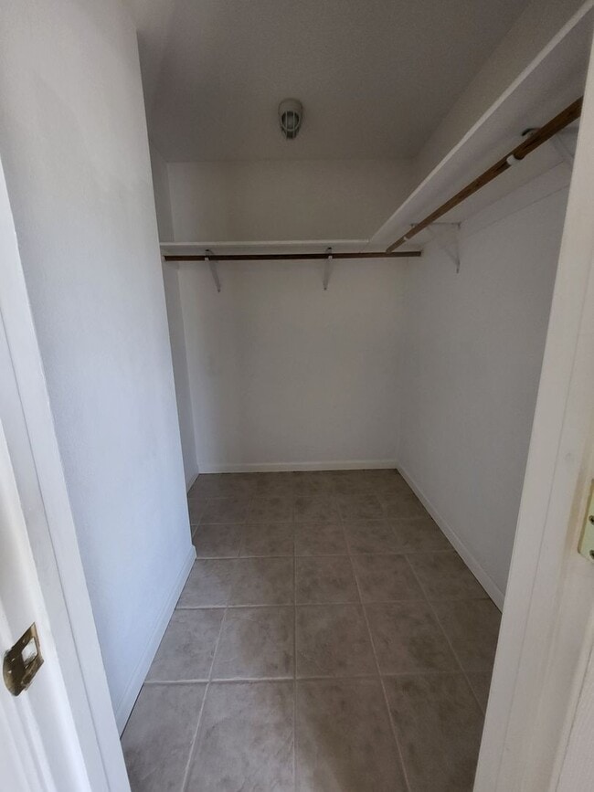 Building Photo - Beautifully Upgraded 2 Story Home in Downt...
