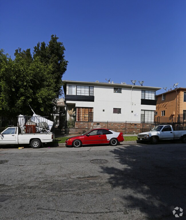 Building Photo - 823 S Oxford Ave