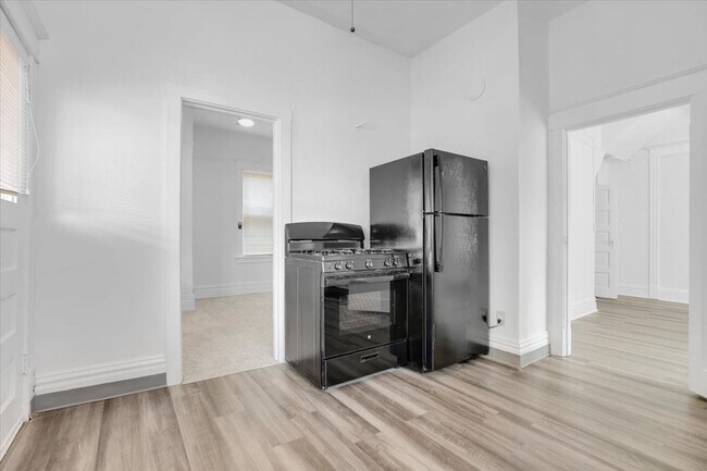 Building Photo - Charming Goose Hollow Home, Big, Spacious, and Bright!