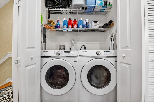 Building Photo - 1371 Vía De Pepi