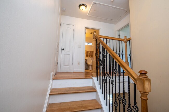 Building Photo - 2019 Pryor Rd SW