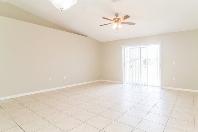 Building Photo - 4429 Stonemeadow Dr