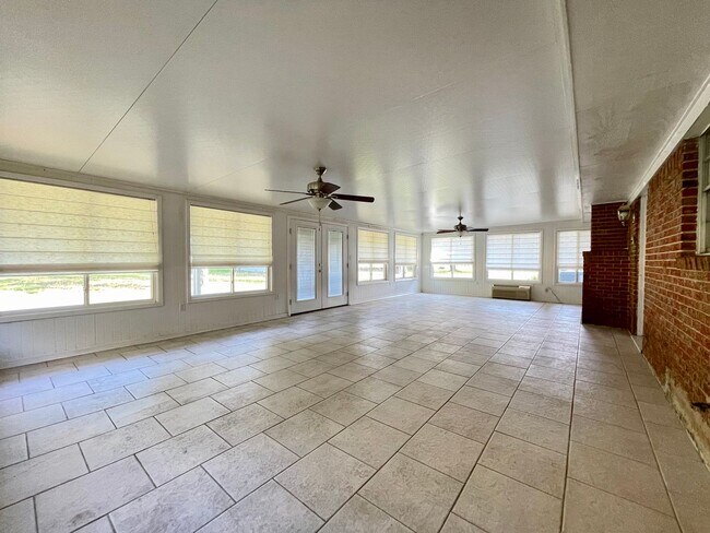 Building Photo - 136 Rwe Jones Dr