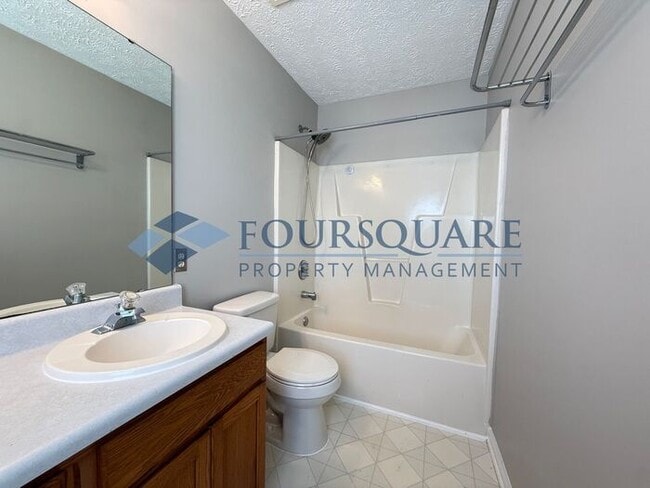 Building Photo - Spacious 4-Bed / 3-Bath Single-Family Home with Sunroom, Fenced Yard. Convenient to Southeast Ral...