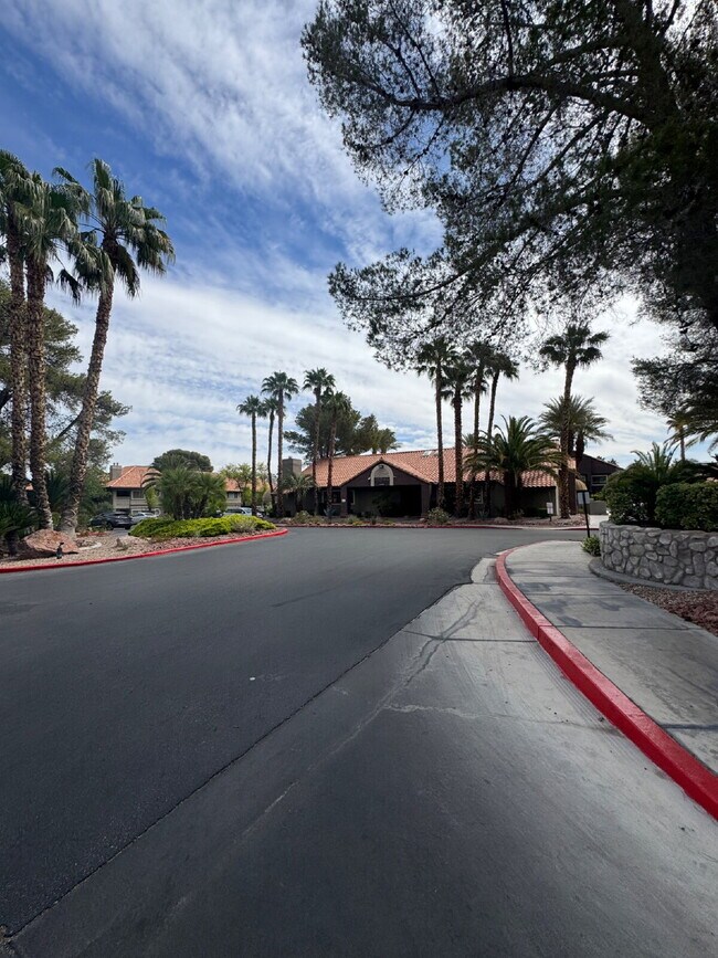 Building Photo - "Chic & Cozy 2-Bedroom Condo Oasis in Vibrant Las Vegas – 949 Sq. Ft. of Modern Comfort!"