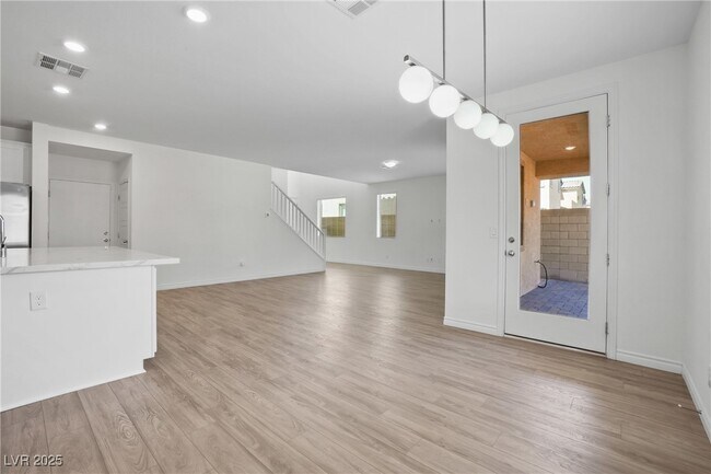 Building Photo - 1118 Junipine Ave