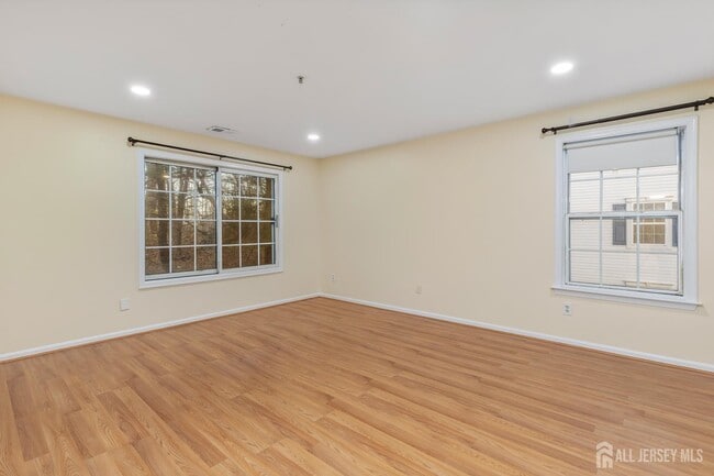 Building Photo - 828 Waterford Dr