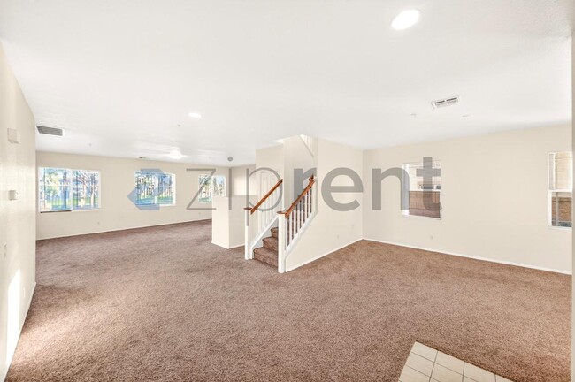 Building Photo - 6085 Medinah St