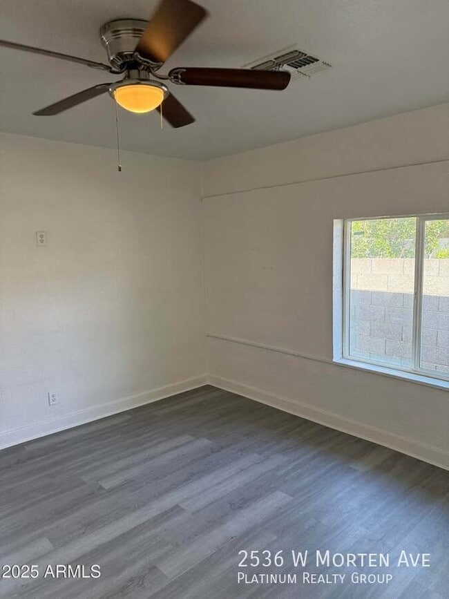 Building Photo - 2536 W Morten Ave