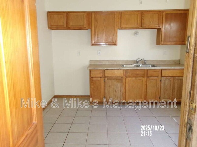 Building Photo - 4926 N 54th St