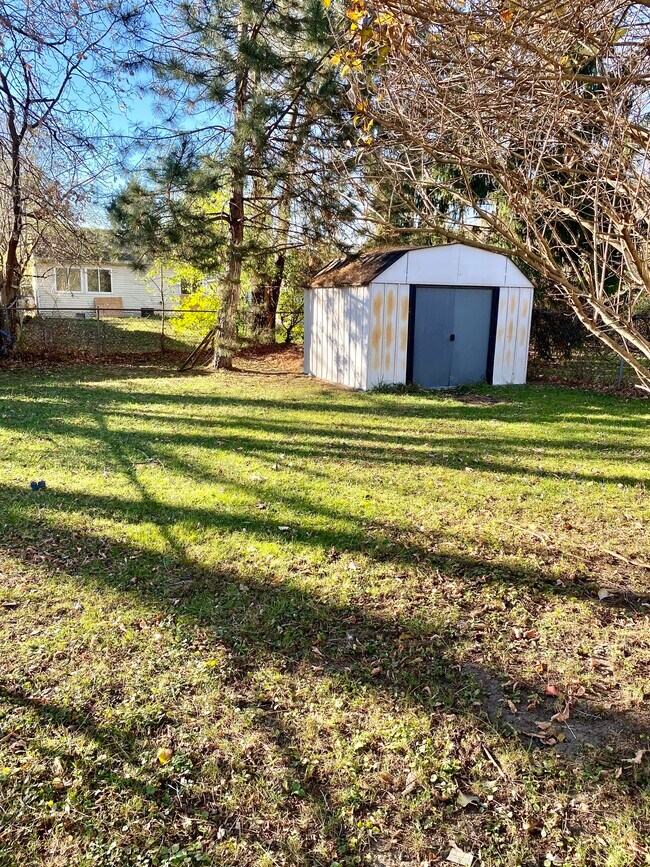 shed - 32620 Montcalm St