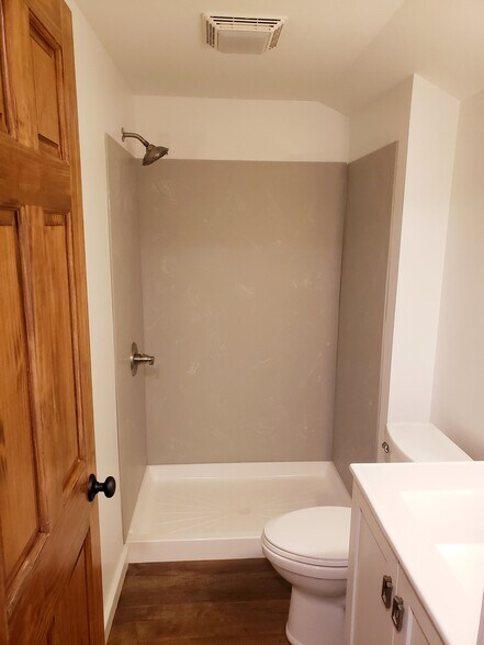 US Bathroom - 1028 Highland Ave