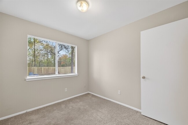 Building Photo - 16022 Old River Rd