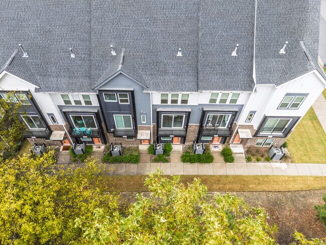 Building Photo - 642 W End Dr