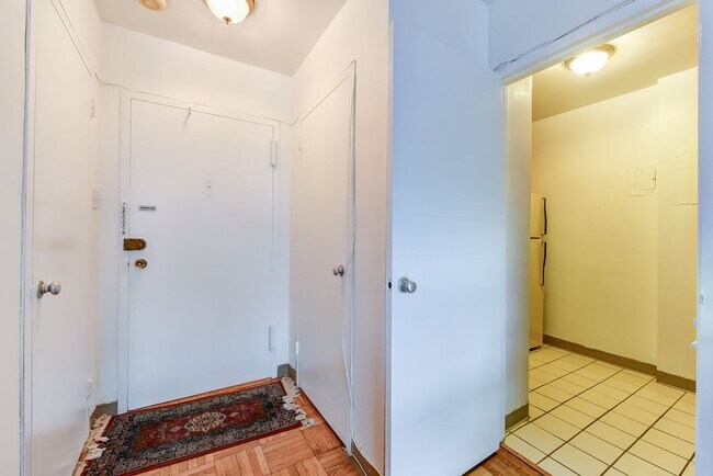 Building Photo - 1121 Arlington Blvd