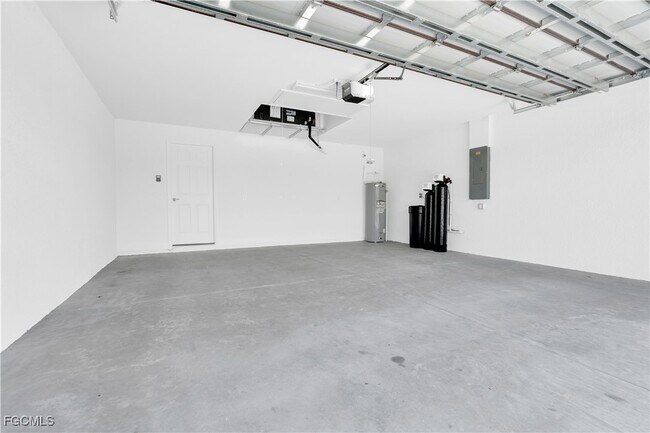 Building Photo - 2502 35th St SW