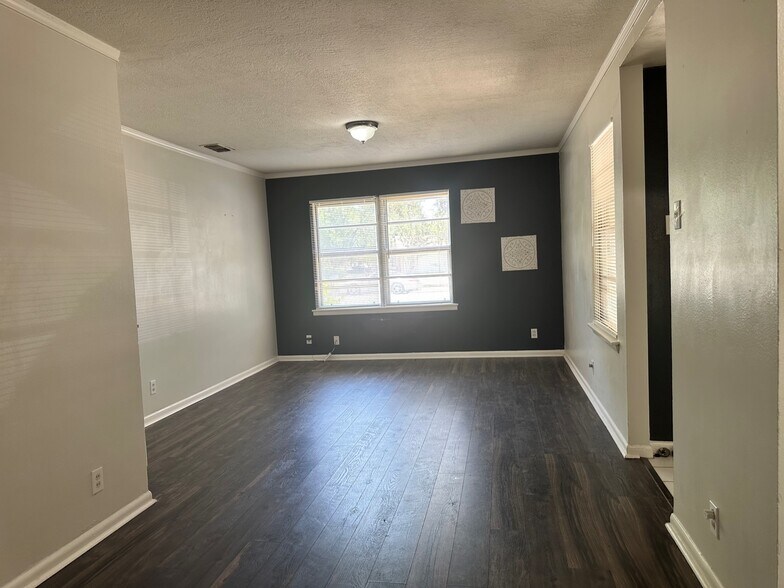 Building Photo - 3401 Princeton Dr