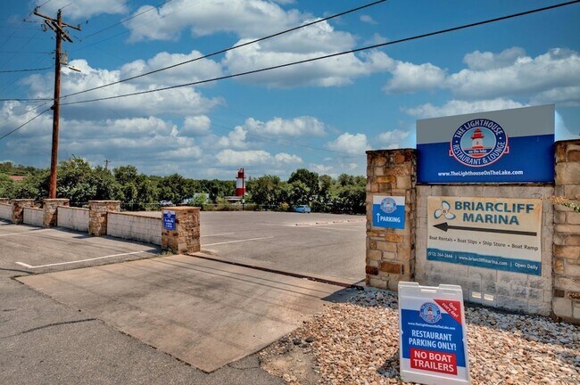 Building Photo - 644 Newport Dr