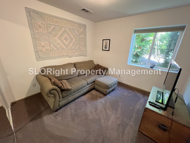 Building Photo - AVAILABLE AUGUST - Gorgeous 3 Bedroom Paso Robles Home