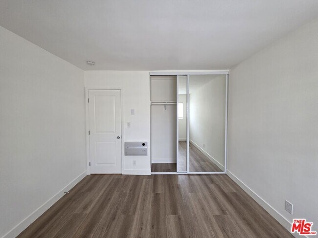 Building Photo - 517 N Francisca Ave