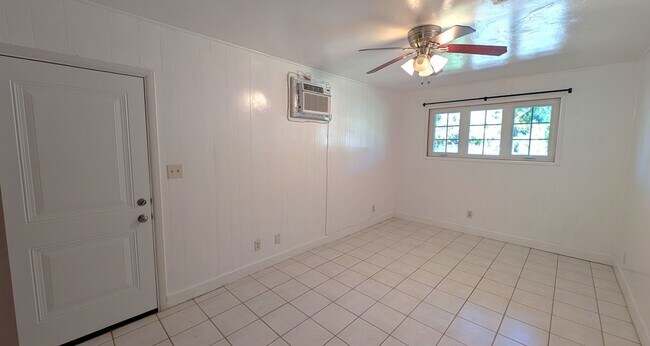 Building Photo - Less Than 1 Mile to ASU! 3 Bed / 2 Bath with Bonus room that can be an office or 4th bedroom!