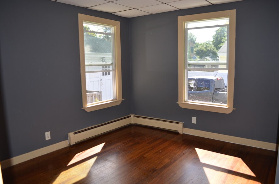 Building Photo - 10 Harborview Ave