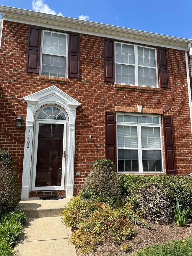 Primary Photo - $2,200 / 3 br / 2.5 ba / 1,584 sqft Spacio...