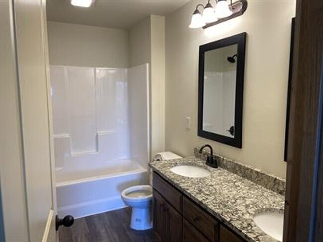 Building Photo - Spacious and Nicely Finished Townhome in Bozeman