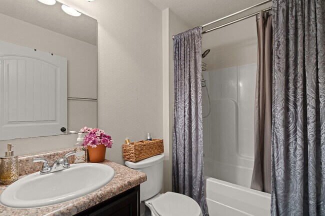 Building Photo - 124 Lillian Wy