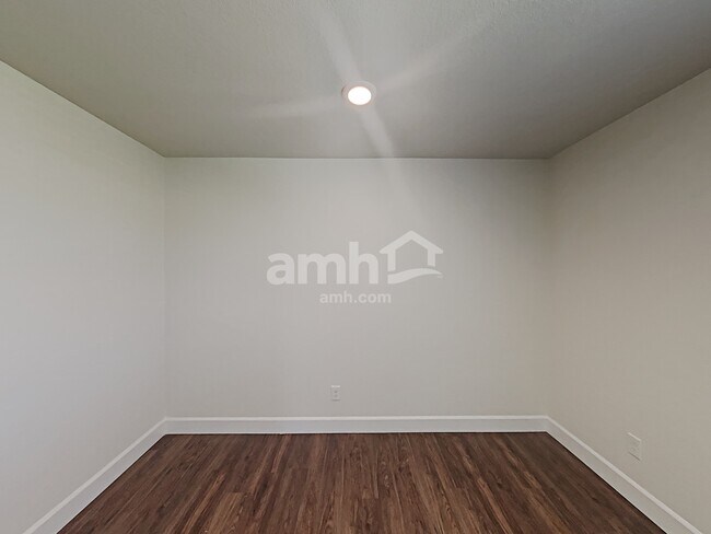 Building Photo - 1710 Viaggio Ave