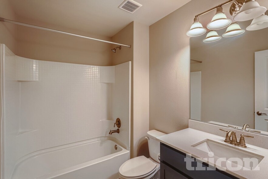 Building Photo - 884 Sigrist Dr E