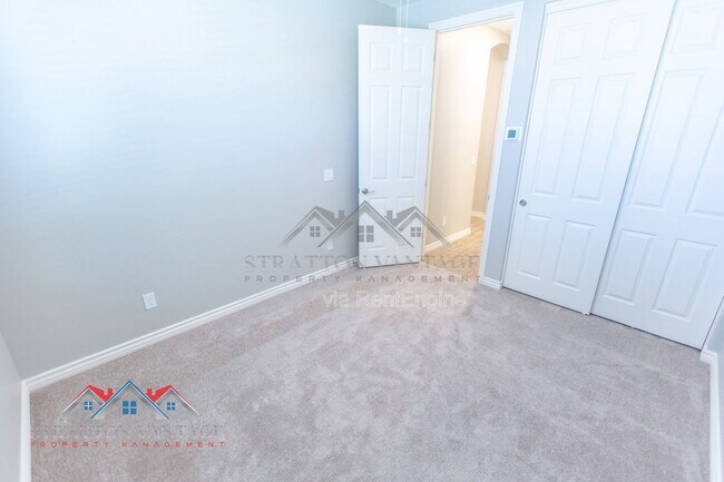 Building Photo - 15243 W Latham St