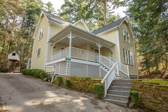 Building Photo - Gorgeous Coupeville Home is Ready for a New Tenant!!!