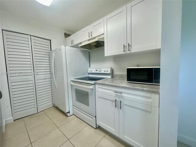 Building Photo - 4044 NW 87th Ave